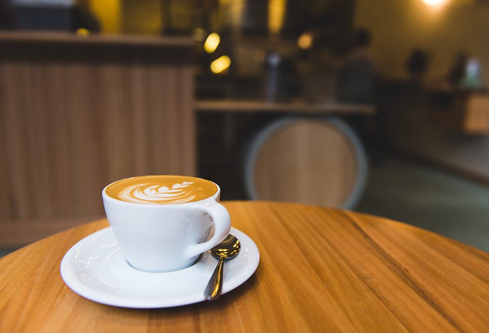 Trois cafés à emporter au centre-ville